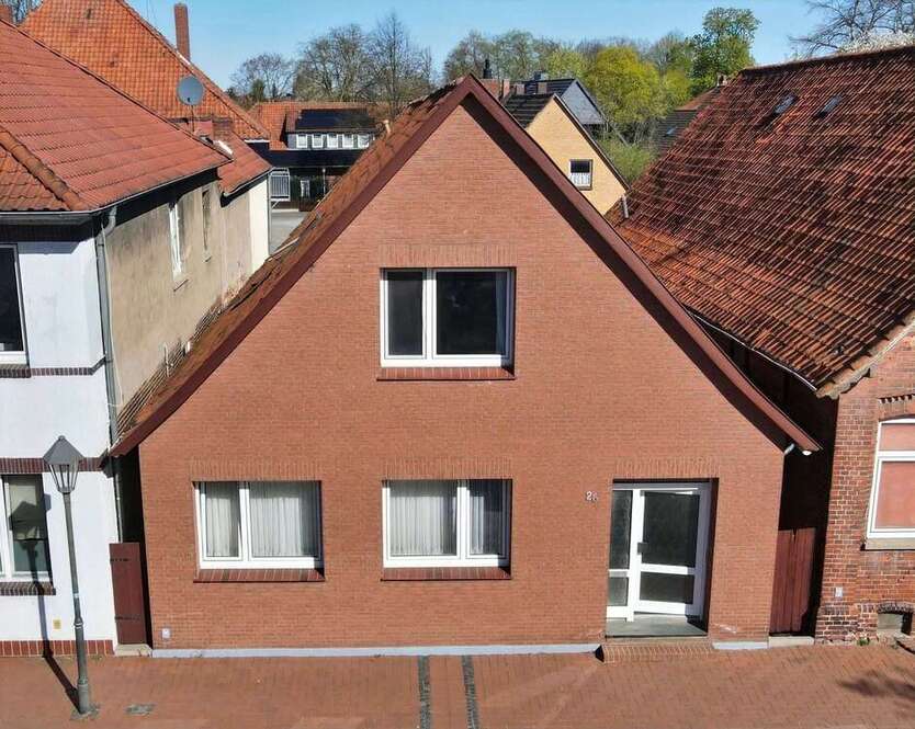 Haus zum Kaufen in Stolzenau 220.000 € 255 m²