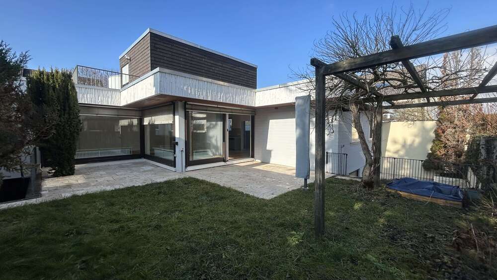 Einfamilienhaus Stuttgart Mühlhausen - 5.5 Zimmer, 175 m&sup2;, 2.800&euro; | Angebot:25051653