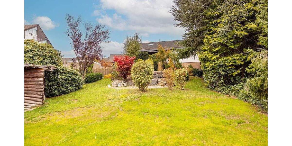 Einfamilienhaus mit Einlieger, Garage, Doppel-Carport und schönem Garten 7 zimmer