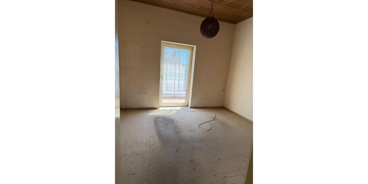 Einfamilienhaus Losheim am See - 8 Zimmer, 220 m&sup2;, 140.000&euro; | Angebot:26716120