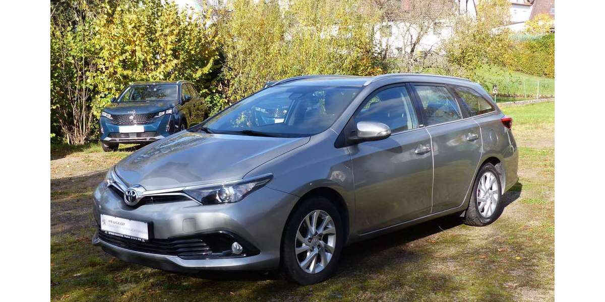 Toyota Auris 100.000 km 10.950 &euro; Klingelbach 56368