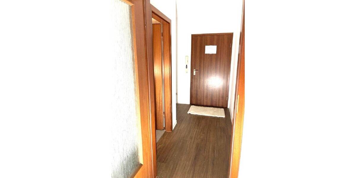 SOFORT BEZUGSFREIE SINGLE-WOHNUNG MIT STELLPLATZ ... 1 zimmer