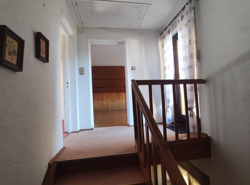 Einfamilienhaus mit Garage und Garten