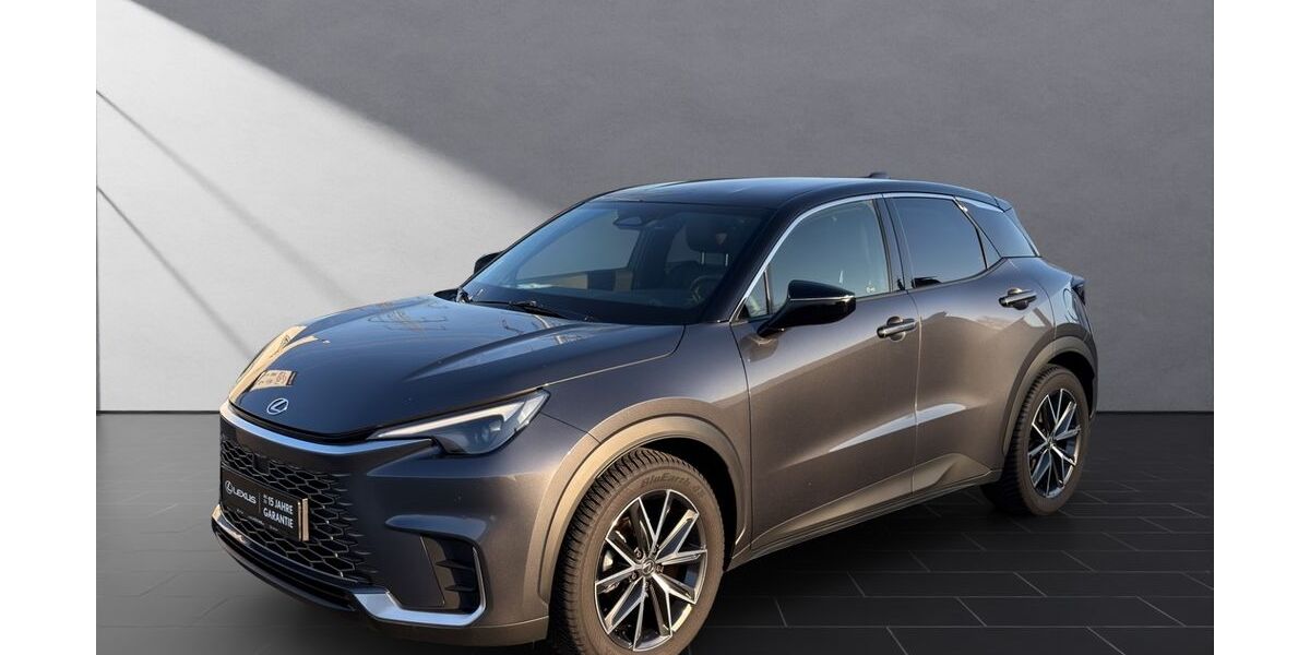 Lexus LBX 16.855 km 31.950 &euro; Wesel 46485