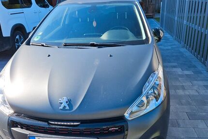 Peugeot 208 97.000 km 7.900 &euro; Aurich 26607