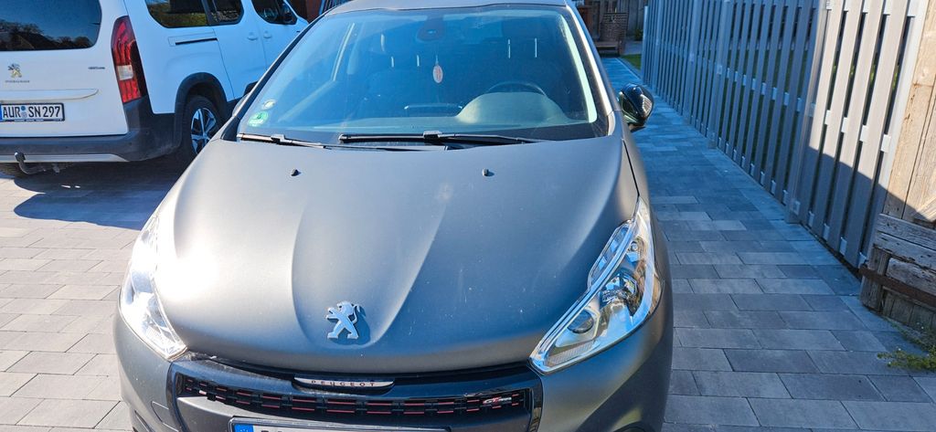 Peugeot 208 97.000 km 7.900 &euro; Aurich 26607