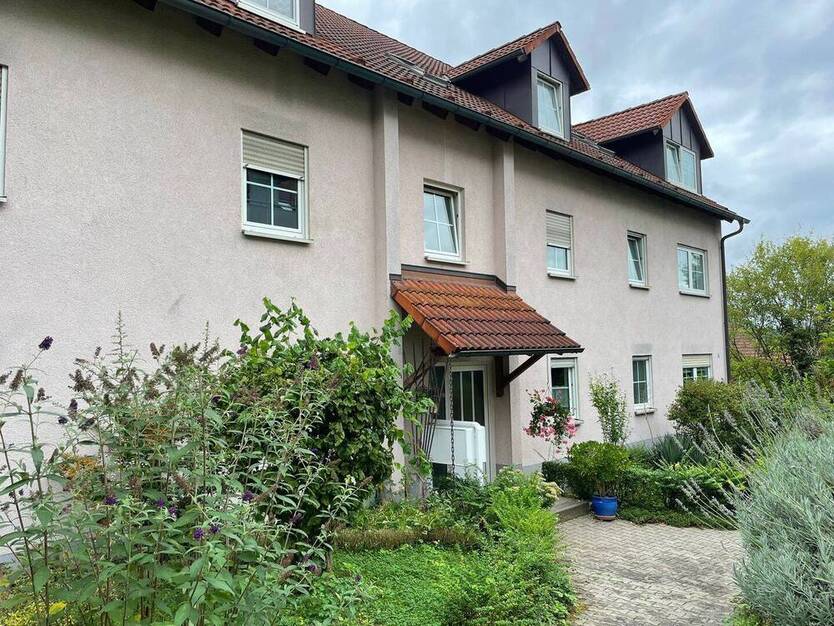 Attraktive 3-Zimmer-Eigentumswohnung mit Terrasse, Garten und Garage