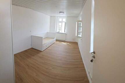 Haus Langen - 1 Zimmer, 250 m&sup2;, 550&euro; | Angebot:25525395