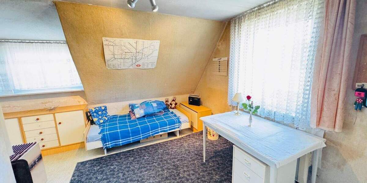 Wohnhaus in ruhiger Ortsrandlage von Sulzbach-Rosenberg zimmer