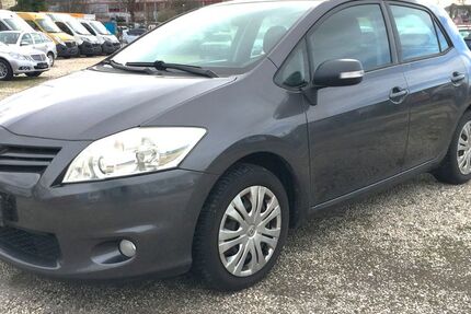 Toyota Auris 226.000 km 3.999 &euro; Bonn 53227