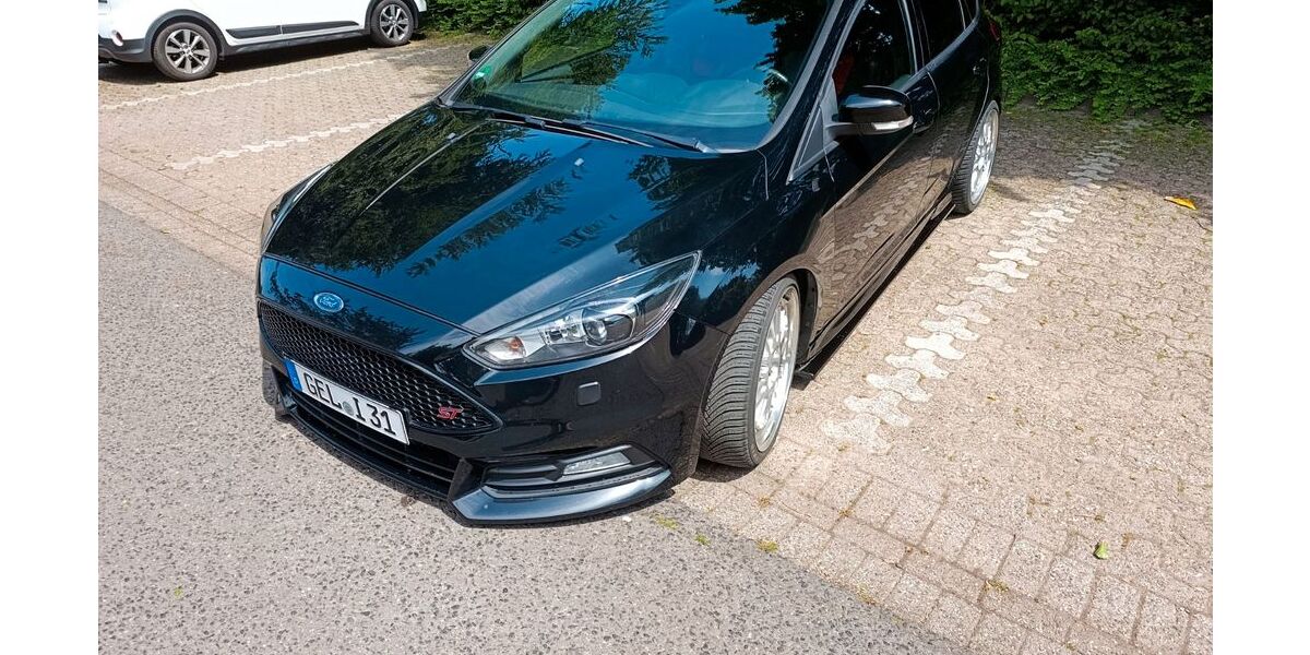 Ford Focus 171.000 km 11.900 &euro; Geldern 47608