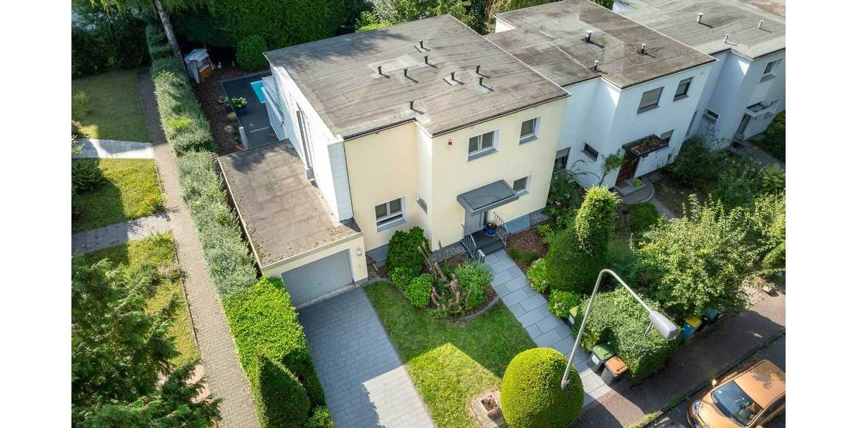 Modernisiertes Haus mit Pool & Garten in Frankfurt 4.5 zimmer