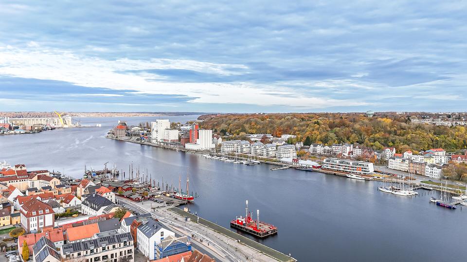 Etagenwohnung Flensburg - 5 Zimmer, 142 m&sup2;, 1.600&euro; | Angebot:26232948