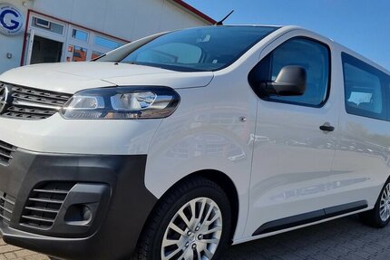 Opel Zafira Life Edition M Vivaro 9-Sitzer Automatik 84.300 km 26.500 &euro; Garrel 49681