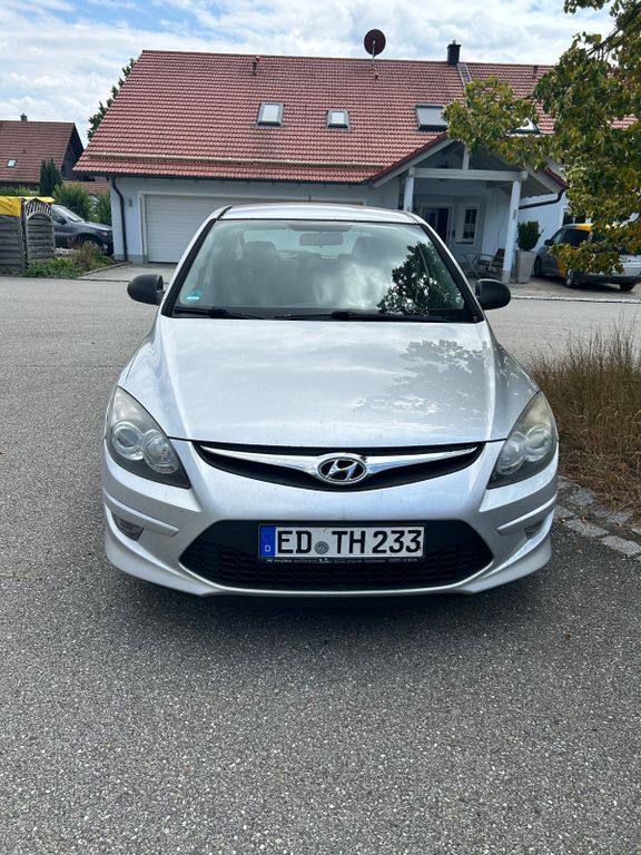 i30