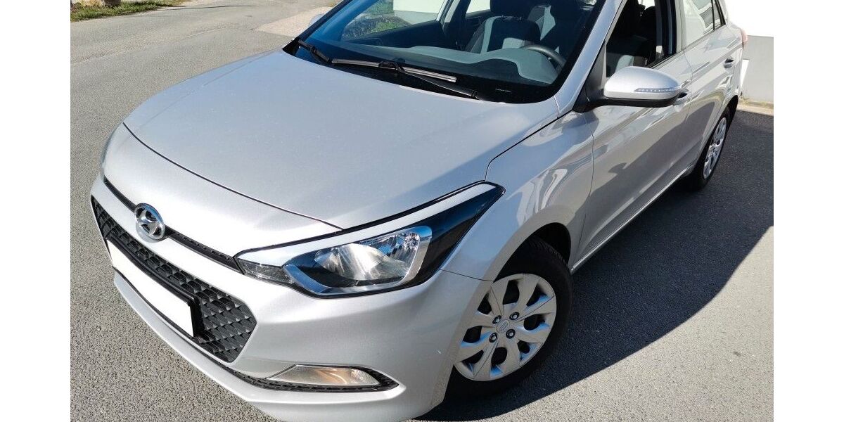 Hyundai i20 72.100 km 8.699 &euro; Fürth 90762
