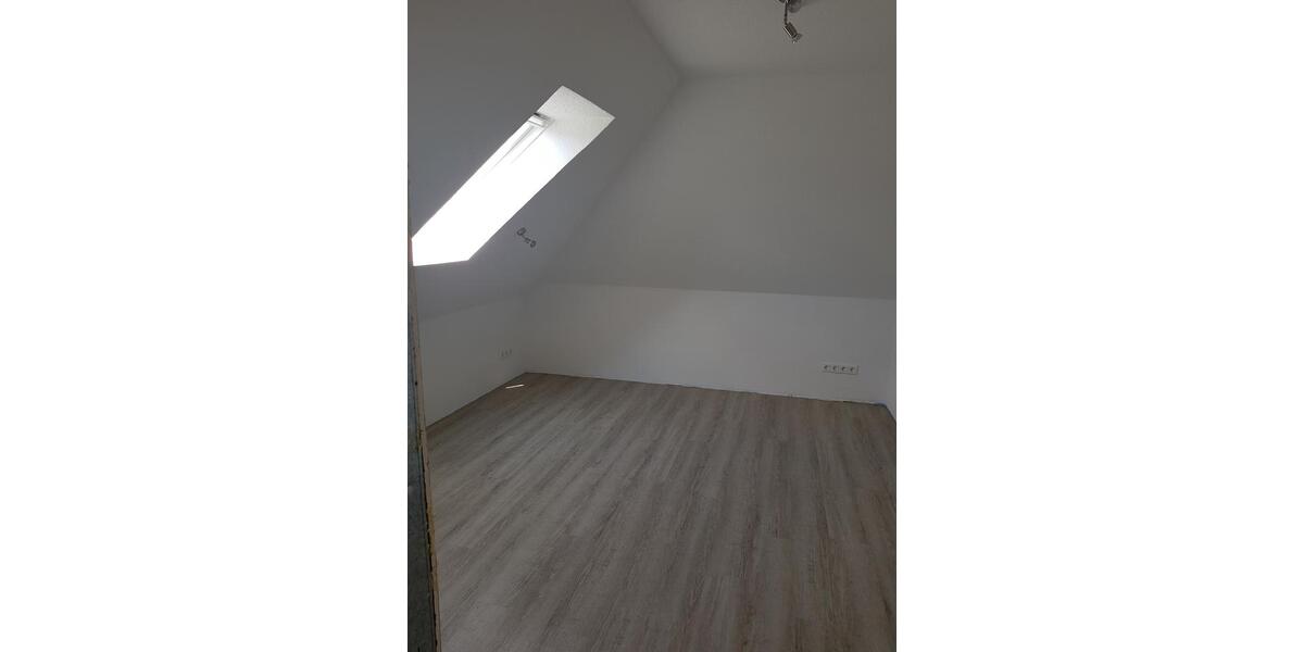 Dachgeschoßwohnung Bredstedt - 3 Zimmer, 94 m&sup2;, 830&euro; | Angebot:26429245