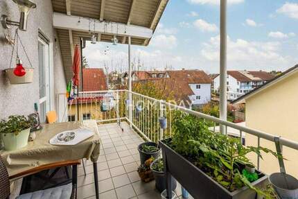 Gepflegte Dachgeschosswohnung mit Kamin, Balkon und solider Mieteinnahme in Offenburg 3 zimmer