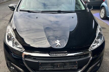 Peugeot 208 158.054 km 3.399 &euro; Wiesbaden 65189