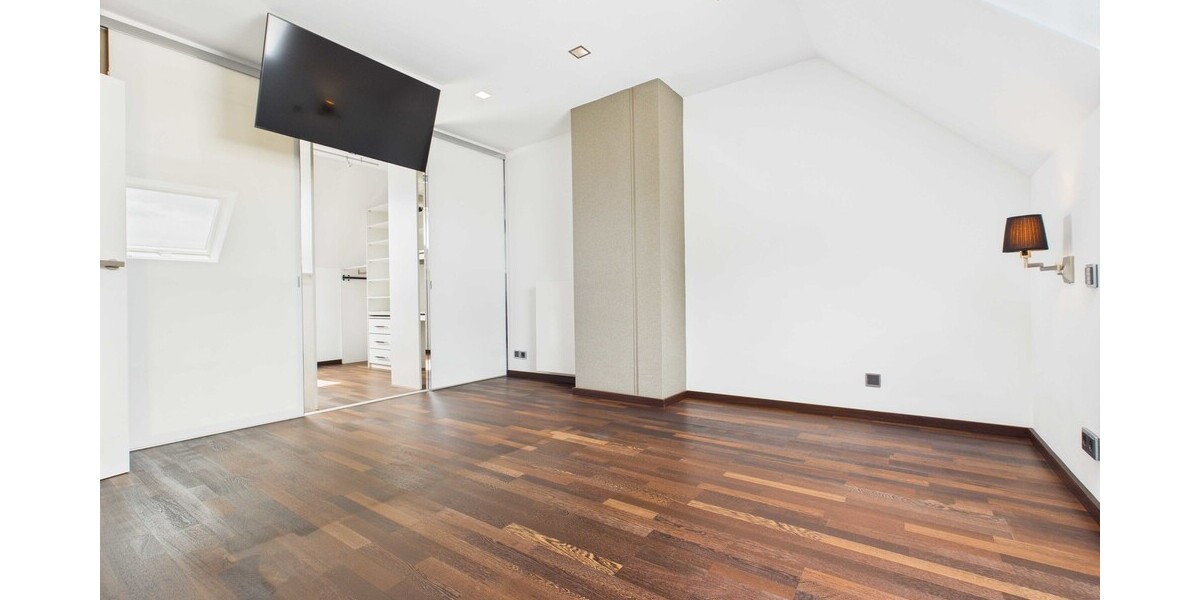 Exklusives Maisonette-Penthouse mit EBK, Whirlpool, Sauna & 2 TG-Stellplätzen - provisionsfrei - Maisonettenwohnung Karben / Petterweil Petterweil | Angebot:24951224