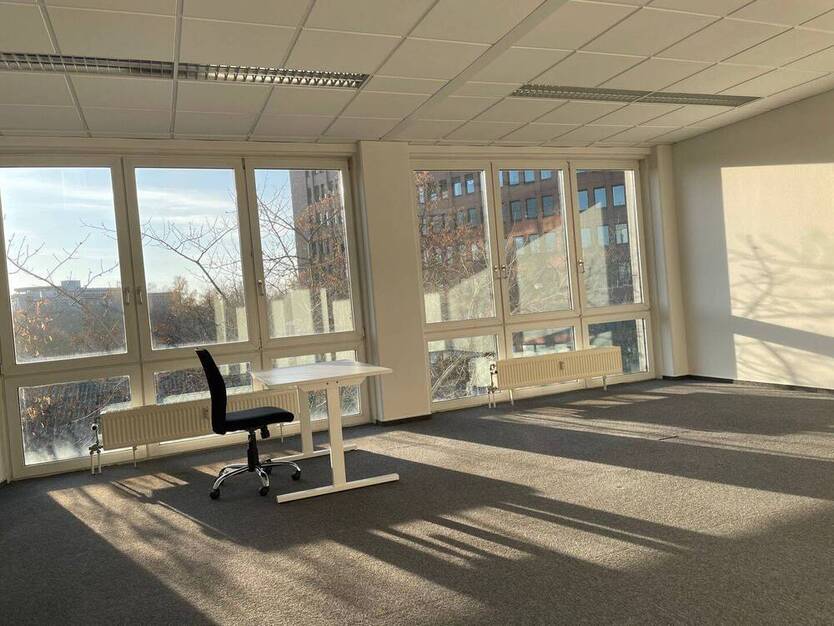 Modernes Büro mit Dachterrasse in Reinickendorf - All-in-Miete