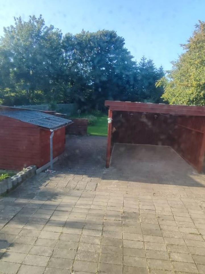 Schönes Einfamilienhaus mit großem Grunstück und Carport in DK