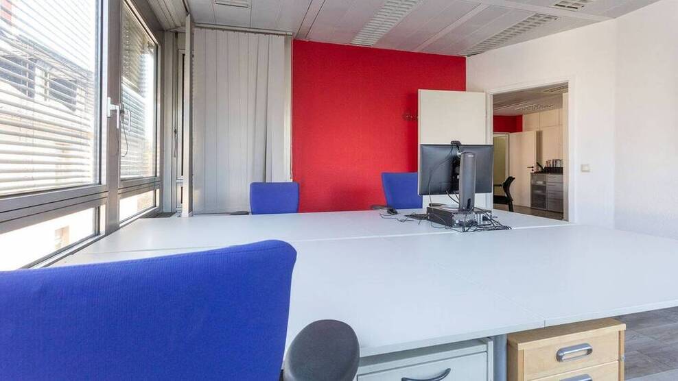Helle Büroräume in zentraler Lage mit Skylineblick - All-in-Miete