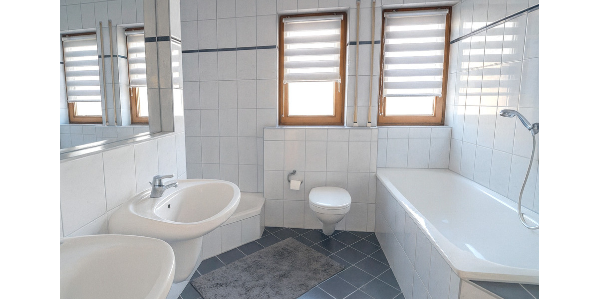 Dachgeschoßwohnung Reutlingen Reutlingen (Kernstadt) - 4.5 Zimmer, 86 m&sup2;, 320.000&euro; | Angebot:24314471