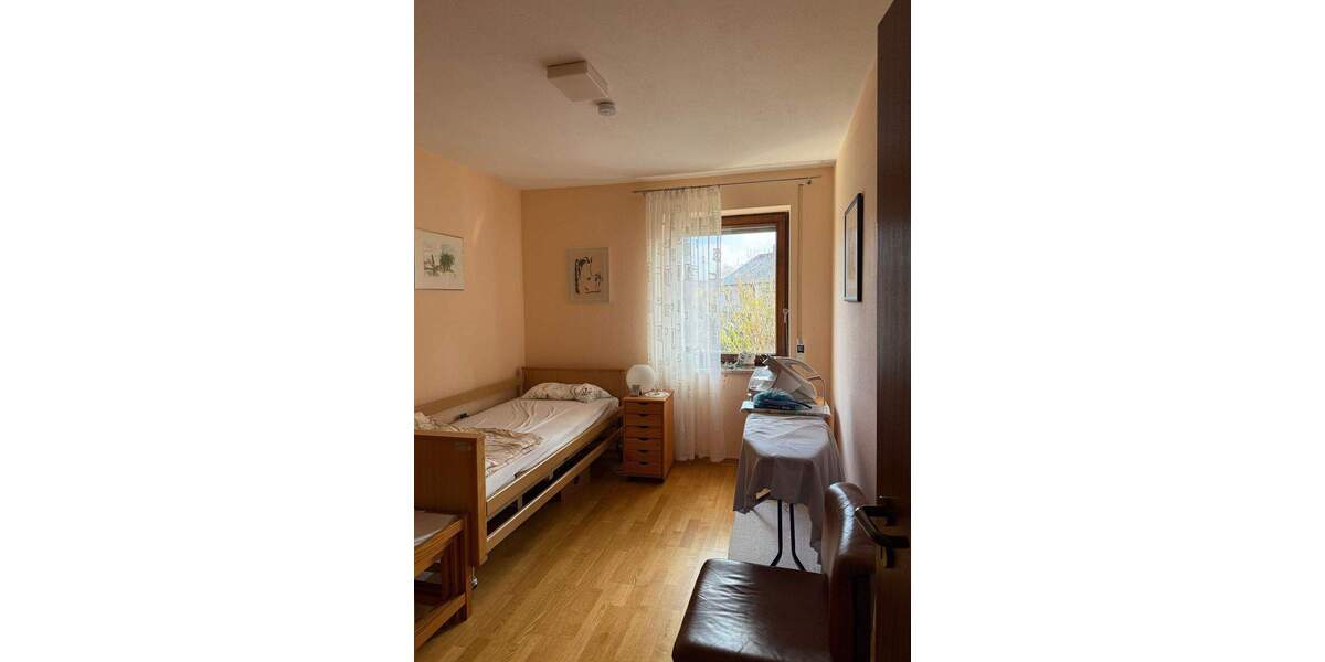 Großzügiges Reihenendhaus mit Dachstudio, schön angelegtem Außenbereich und optimaler Raumaufteilung 5 zimmer