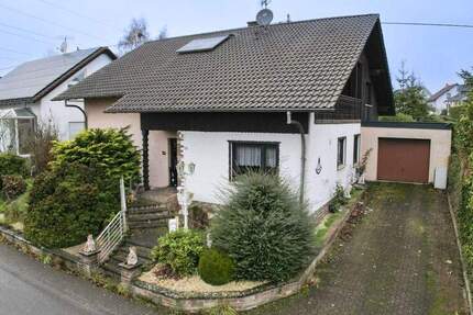 Gepflegtes Ein - Zweifamilienhaus ruhig gelegen im Grünen zimmer