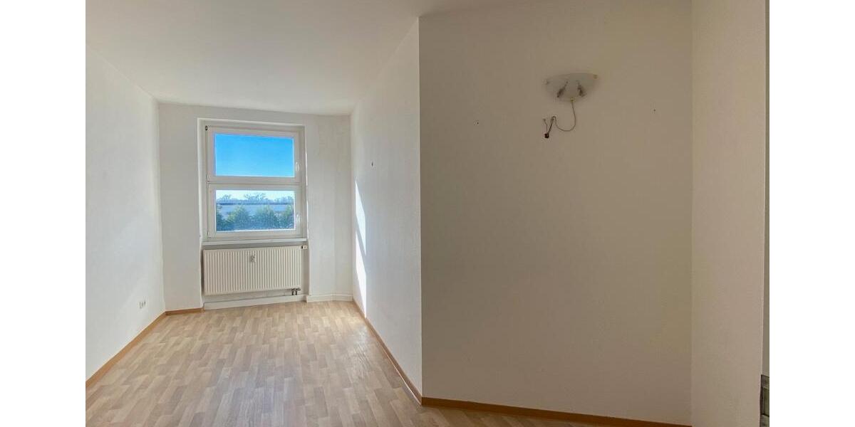 Dachgeschoßwohnung Gröditz - 3 Zimmer, 88 m&sup2;, 660&euro; | Angebot:26132946
