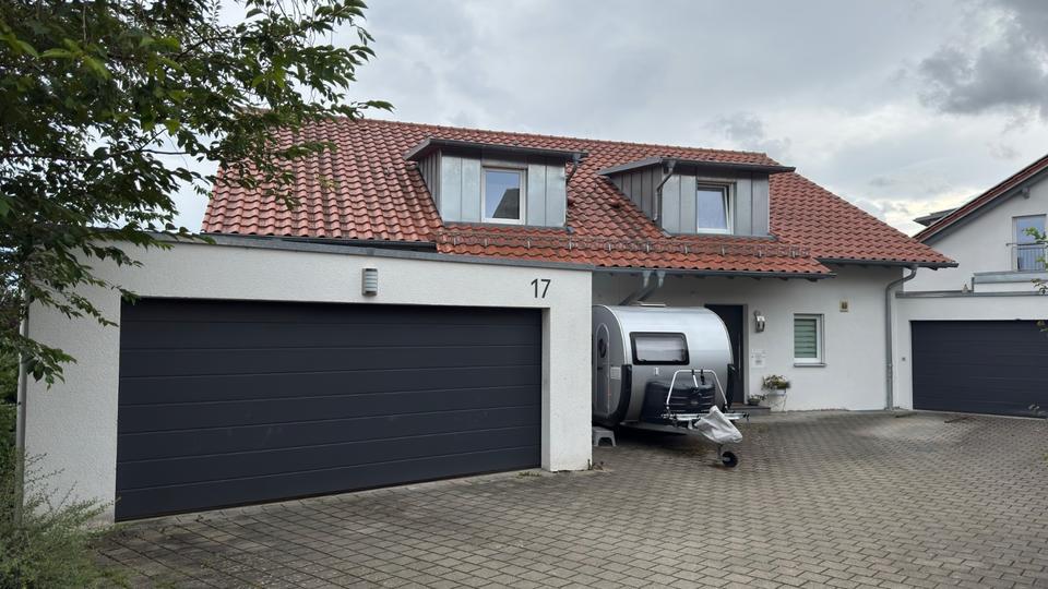 Exklusive Doppelhaushälfte mit Doppelgarage zu vermieten