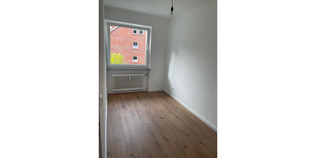 Helle 2.5-Zimmer-Wohnung mit Balkon - frisch saniert 2 zimmer