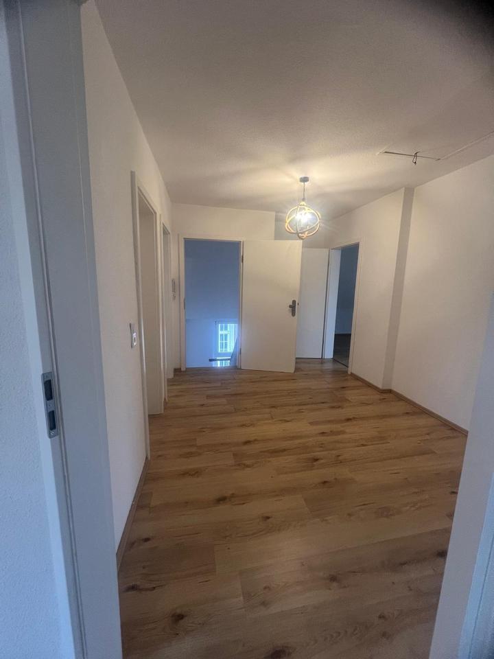 Modernisierte DG-Whg (3 Zimmer + Küche) - Top-Lage von BO-Weitmar