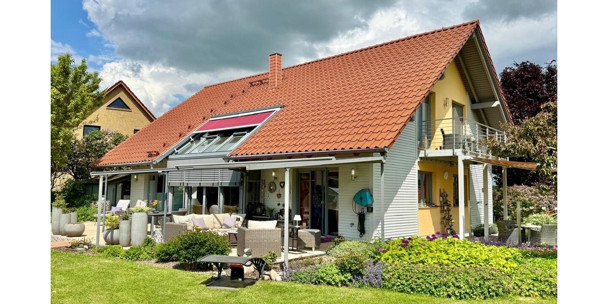 HORN IMMOBILIEN++ Penzlin, großes Einfamilienhaus mit Garage, Außenpool und vielen Extras - Einfamilienhaus Penzlin | Angebot:26894675