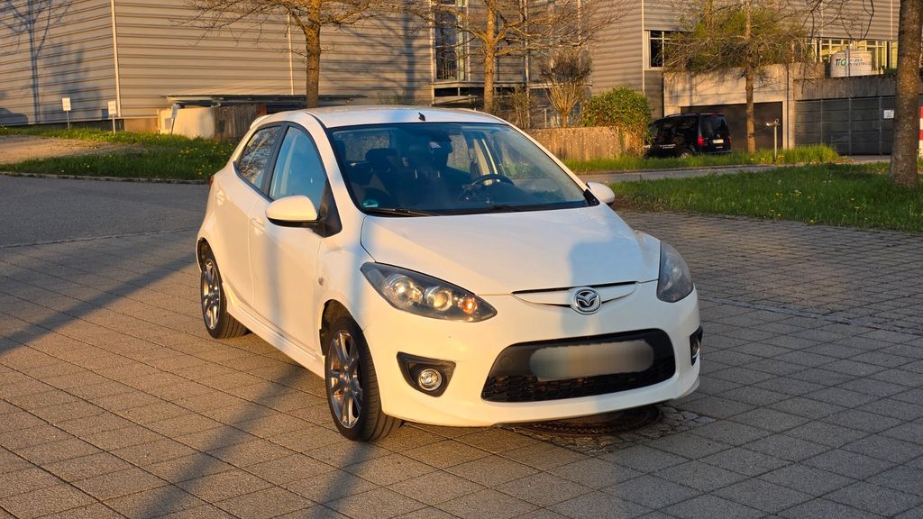Mazda 2 211.000 km 2.400 &euro; Kempten 87437