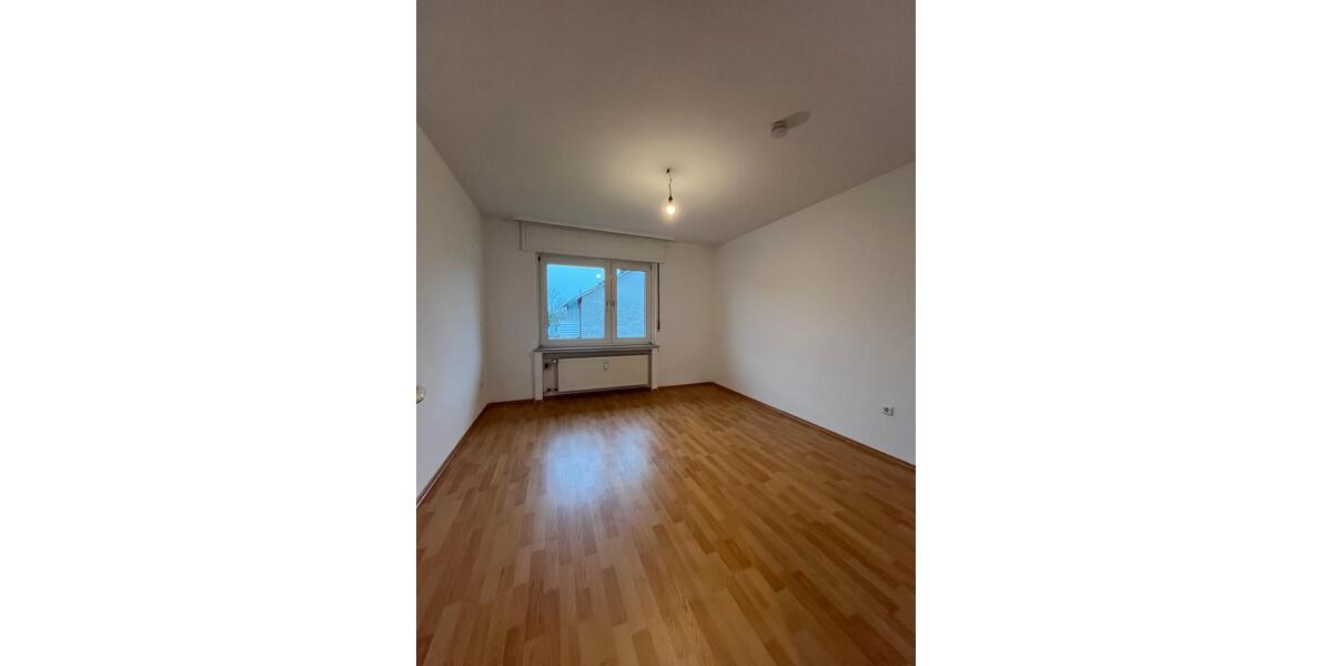 Großzügig geschnittene helle Etagenwohnung Balkon nahe Stadtkern 3 zimmer