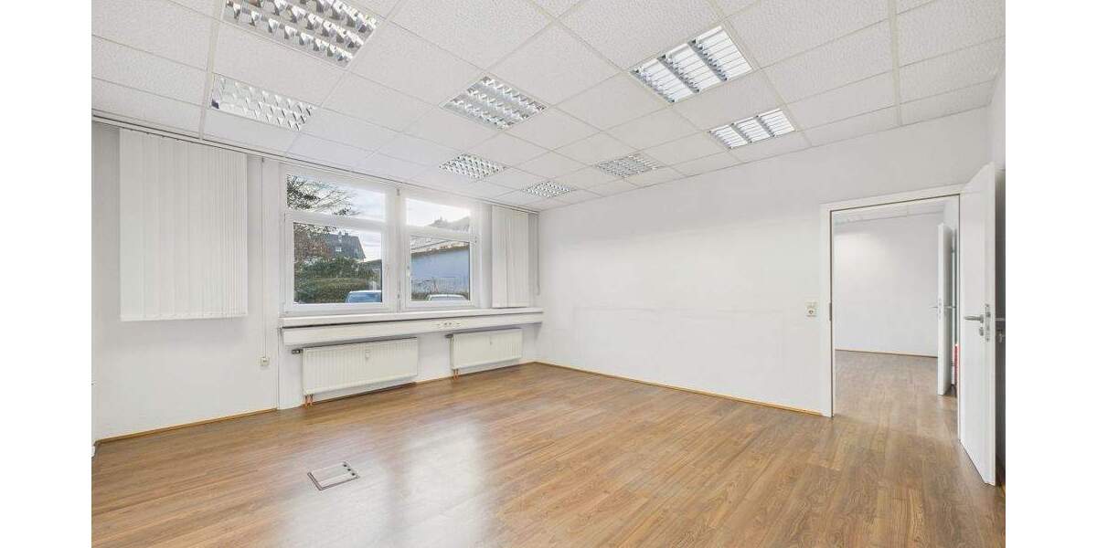 Helle Gewerbeeinheit im EG in zentraler Lage | Stellplätze verfügbar & separat anmietbar zimmer