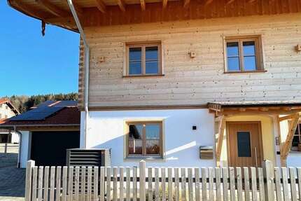 Haus zum Mieten in Irschenberg 2.700 € 200 m²
