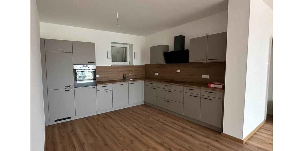 Erdgeschoßwohnung Cham - 3 Zimmer, 110 m&sup2;, 1.050&euro; | Angebot:25902241