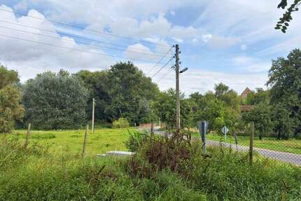 Vierlinden: Weitläufiges Grundstück mit 4.800 m² Fläche zur neuen Bebauung zimmer