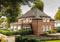 Ansprechender Büroraum in historischem Gebäude in Alt-Boberg ! Sehr repräsentativ! Inclusive Heizung NK +19 % MwSt. !