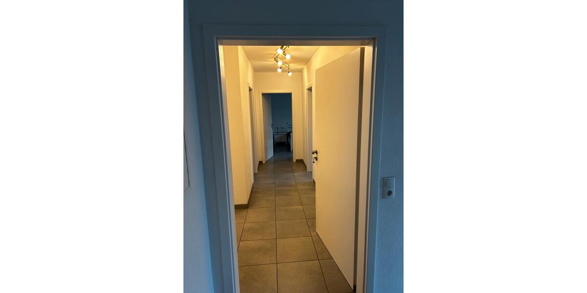 Helle 4 Zimmer Wohnung für zwei Personen oder auch als Praxis 4 zimmer