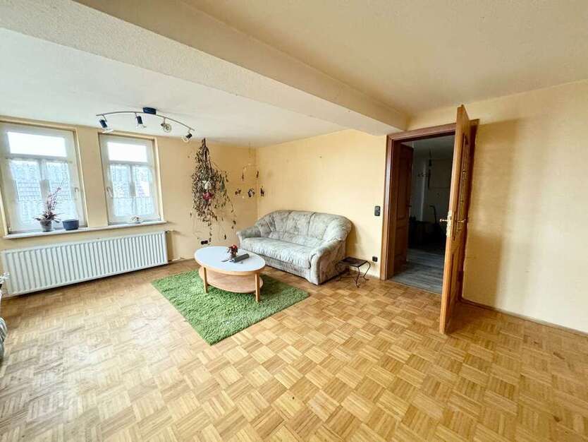 Haus zum Kaufen in Kirchhain 98.000 € 210 m²