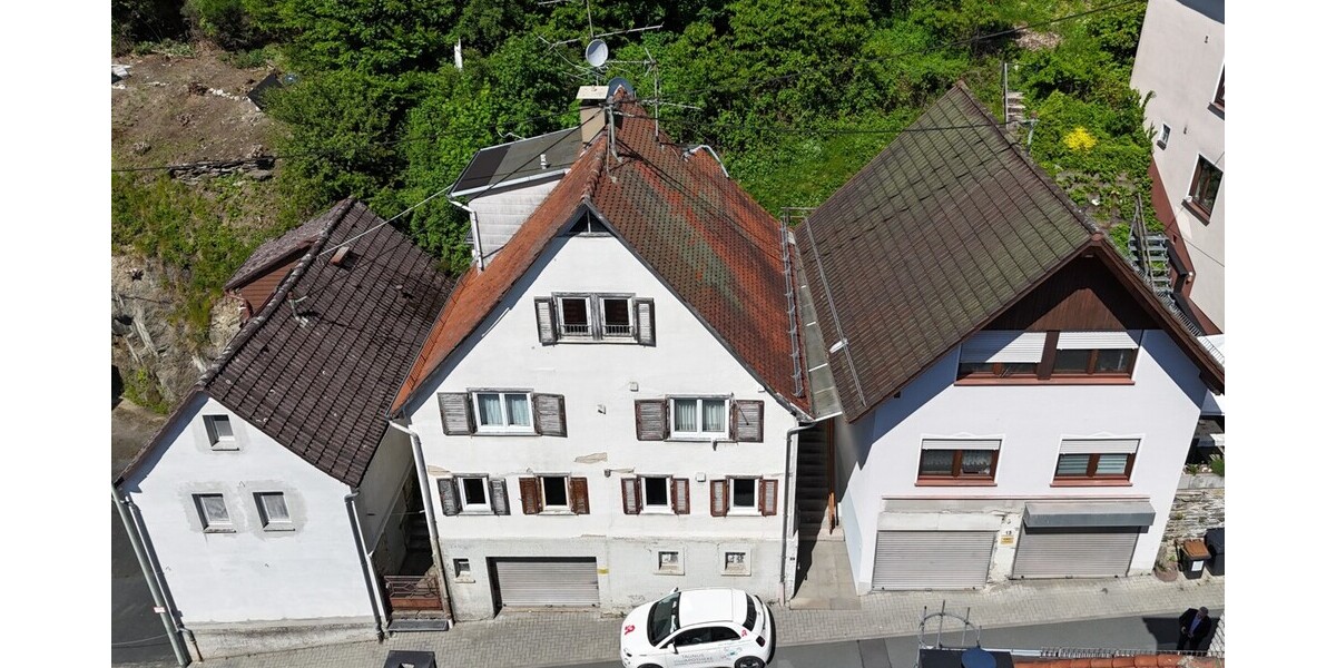 Ihr Deal: 3 Häuschen, 3 Garagen, bis zu 5 WE, davon nur 2 vermietet. HEIZUNG IST NEU! - Mehrfamilienhaus, Wohnhaus Schmitten | Angebot:26781264