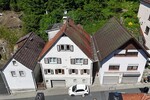 Ihr Deal: 3 Häuschen, 3 Garagen, bis zu 5 WE, davon nur 2 vermietet. HEIZUNG IST NEU! - Mehrfamilienhaus, Wohnhaus Schmitten | Angebot:26781264