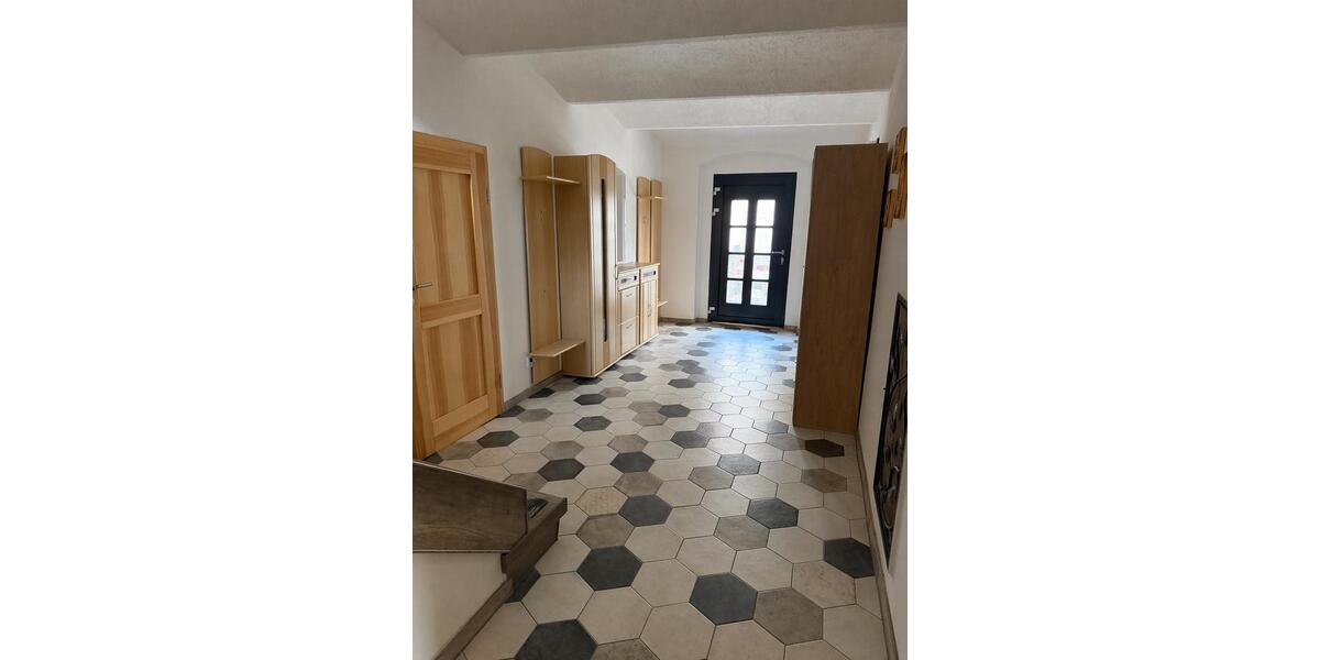 Etagenwohnung Zwickau Zwickau-Nord - 4 Zimmer, 160 m&sup2;, 1.550&euro; | Angebot:26662713