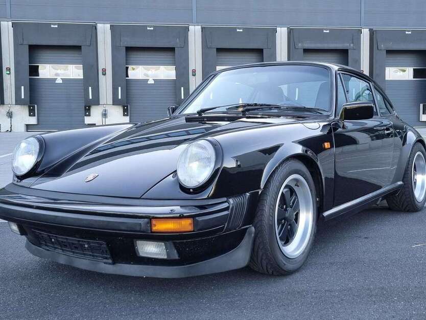 911