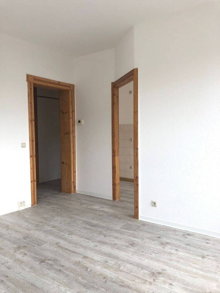 Gepflegte Zwei-Zimmer-Wohnung mit BalkonEinbauküche im Mietpreis enthaltenTageslichtbad zentral gelegen am Fuße der Augustusburg