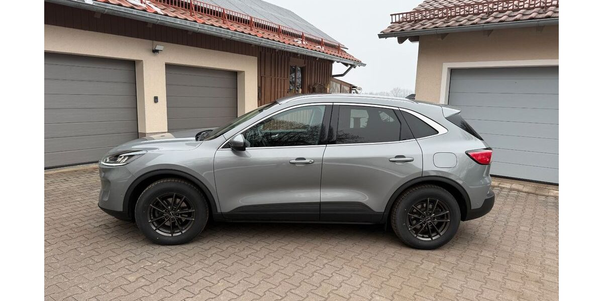 Ford Kuga 94.000 km 17.990 &euro; Landau an der Isar 94405
